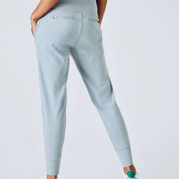 Athleta VENICE MID RISE JOGGER
All-way stretch fabric with a no-dig waistband. - Picture 4 of 15